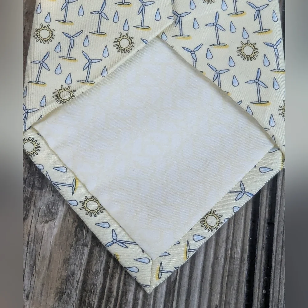 Vineyard Vines 100% Silk Handmade Tie Light Yellow - Picture 6 of 6